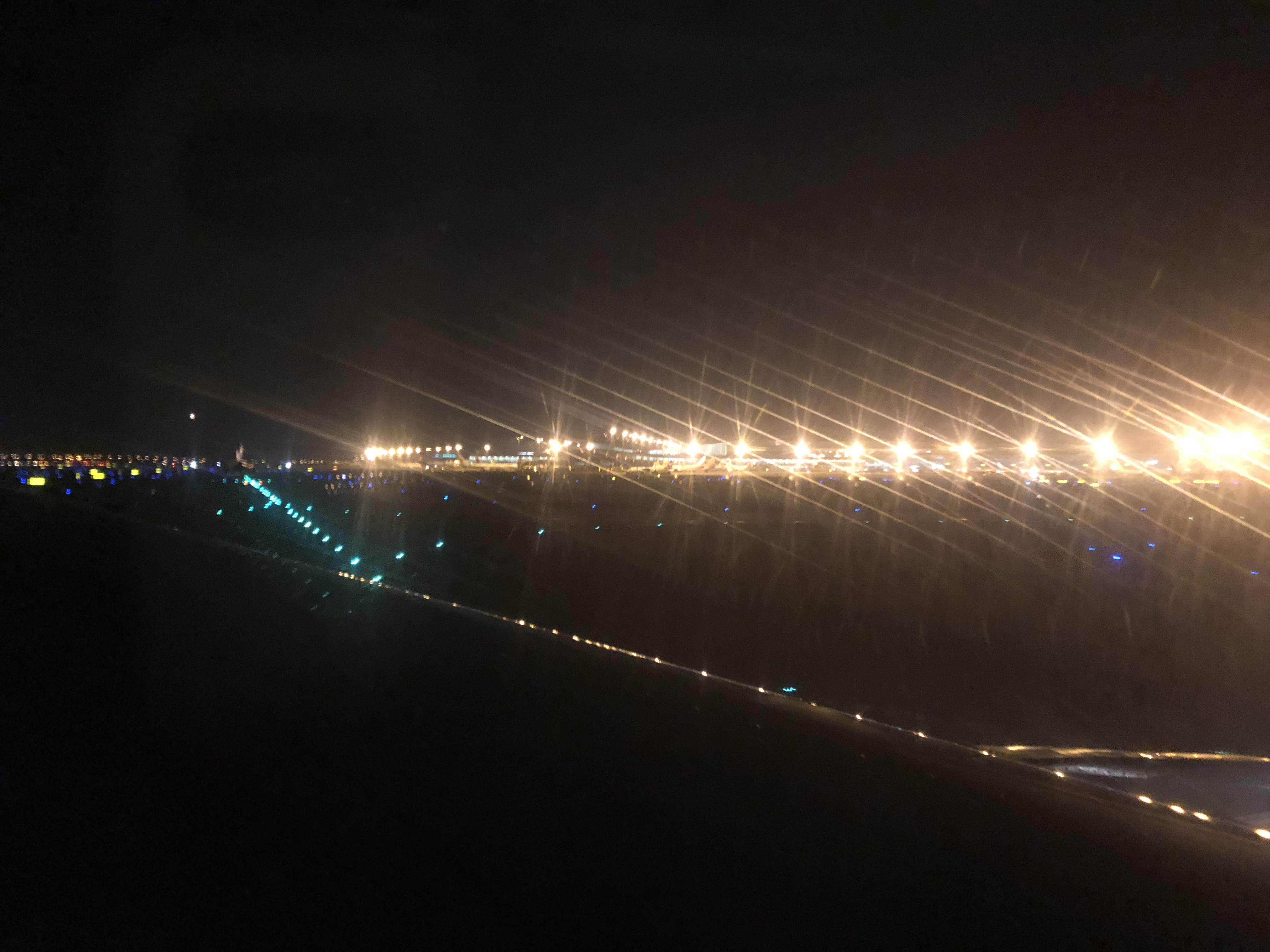 天津滨海国际机场拍自己乘坐的灰机-3924 