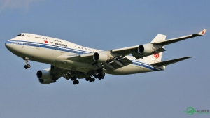 国航大747-9755 