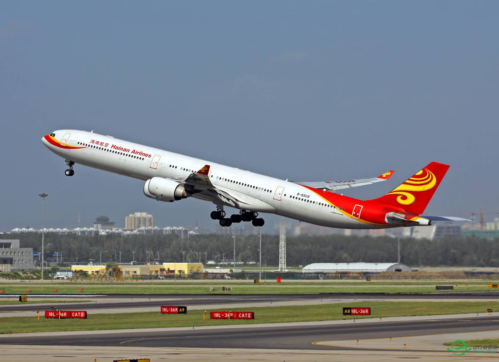 座次一图党：PEK18L-36R CATII 上的海南AirBus340-600-1528 