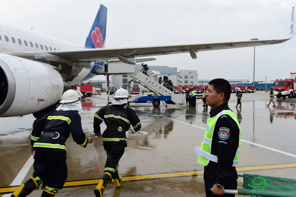 青岛航空空客A320演习-9717 