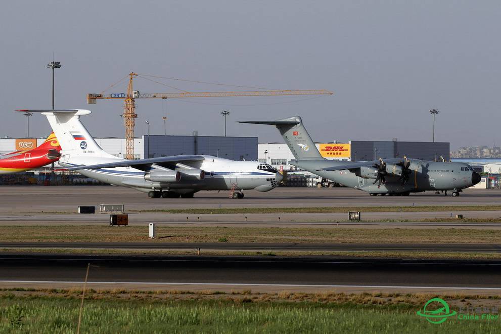 IL76和空客A400来到ZBAA-2512 