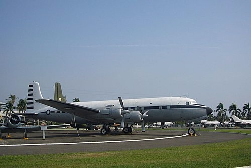 PMDG DC-6B 国军中美号（完工）-8252 