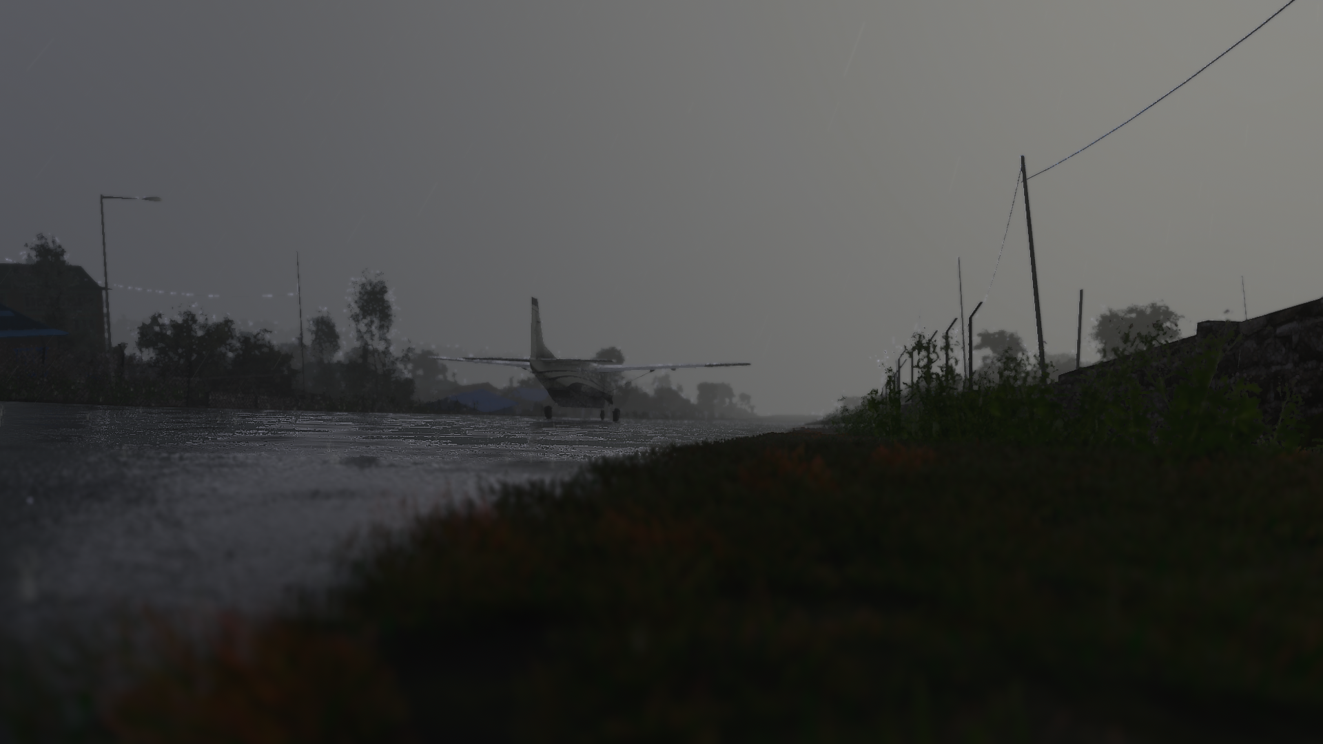 雨中的卢卡拉机场...-375 