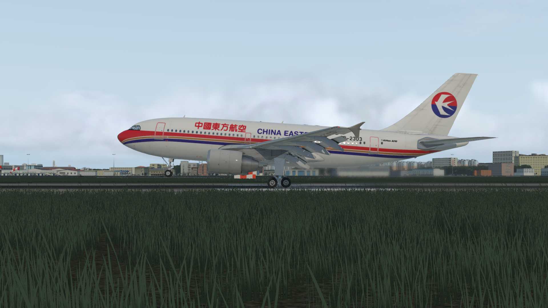 东航A310降落上海虹桥-9482 
