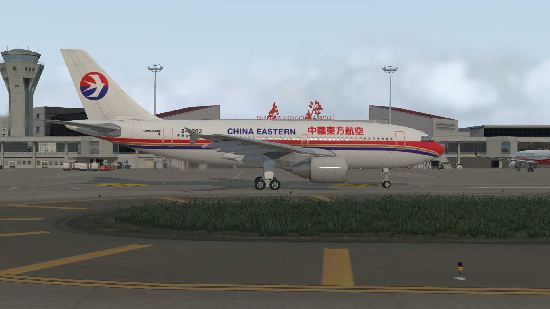 东航A310降落上海虹桥-602 