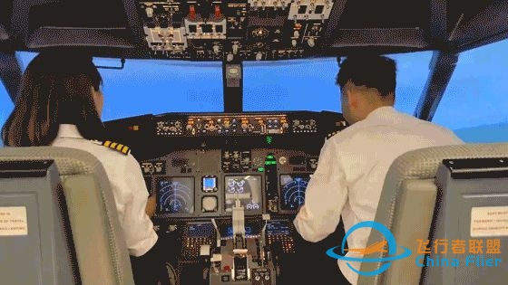 在青岛也能开飞机了！感受超真实的飞行驾驶体验！-4008 