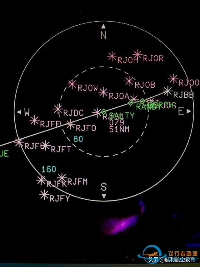 航空科普：夜间飞行途中，怎样判断出下方经过的是什么城市？-6889 