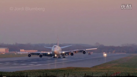 近距离拍摄维珍航空波音747的VS43航班紧急降落伦敦-431 