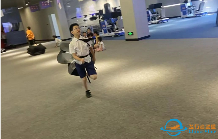 “我要成为中国机长!”5天4晚航空夏令营,直升机空中浏览、波音737深度探秘、模拟飞行等级证书、遥控航模、卡丁车-6483 