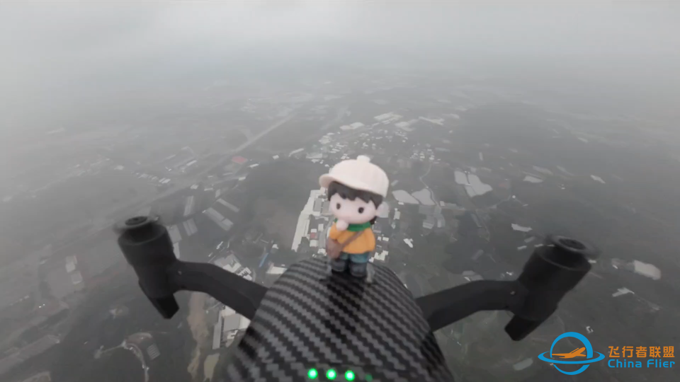 从地面到云端：穿云驾雾的飞行体验-6243 