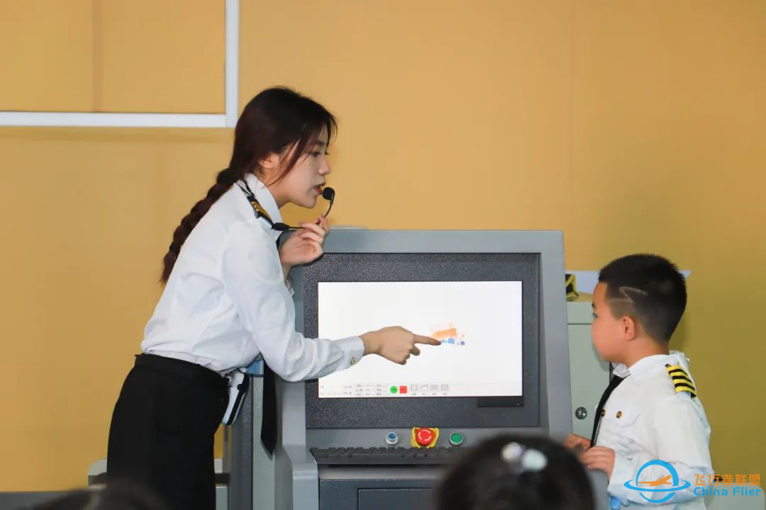 班级定制-航空研学一日营-飞行知识学习、空客A320模拟驾驶、逃生技巧学习、竞技道闯关、塞斯纳172飞行模拟练习、机场沙盘讲解等-1791 