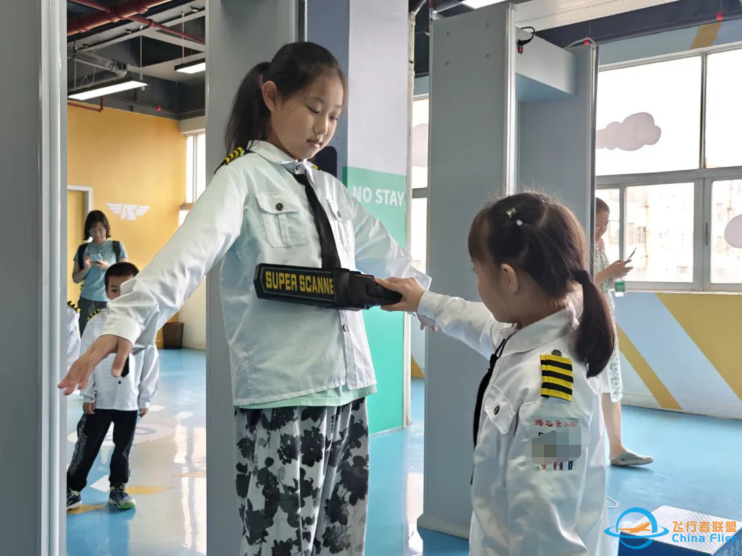 班级定制-航空研学一日营-飞行知识学习、空客A320模拟驾驶、逃生技巧学习、竞技道闯关、塞斯纳172飞行模拟练习、机场沙盘讲解等-8025 