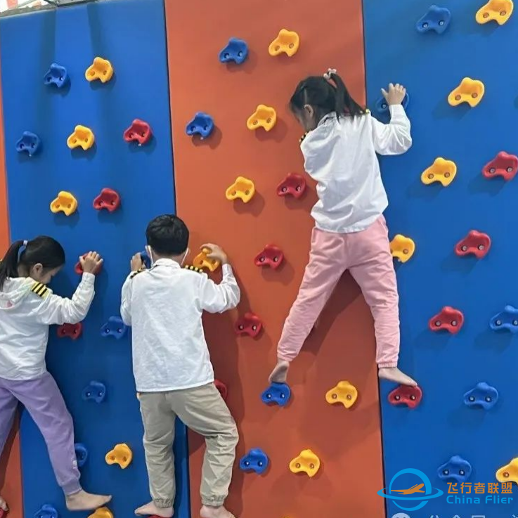 班级定制-航空研学一日营-飞行知识学习、空客A320模拟驾驶、逃生技巧学习、竞技道闯关、塞斯纳172飞行模拟练习、机场沙盘讲解等-957 