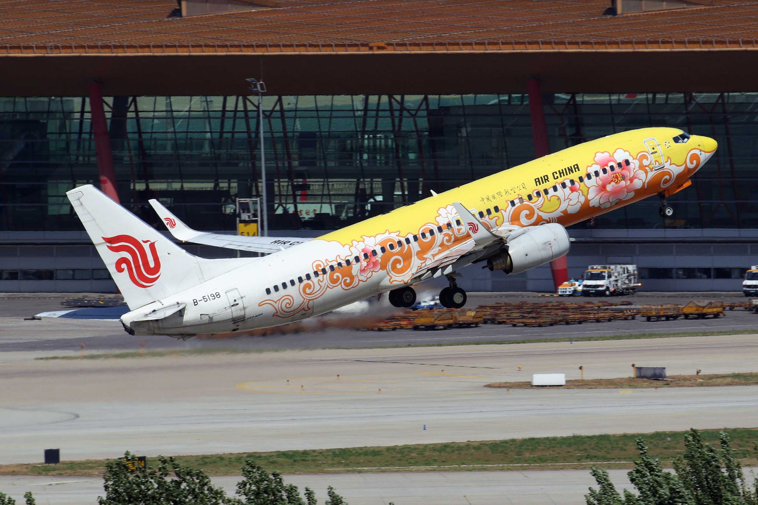 电脑翻出2016年拍的飞机3-8732 