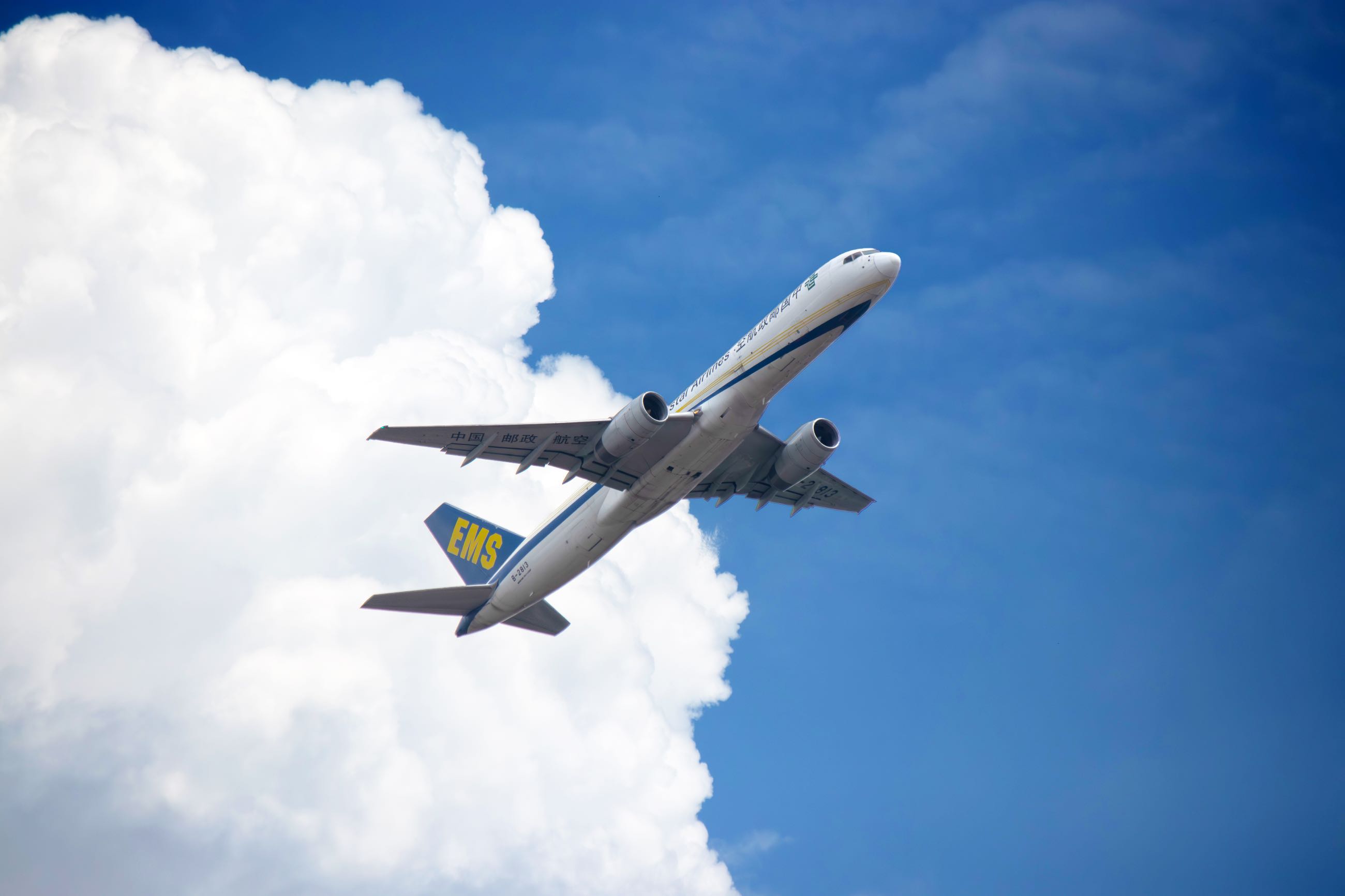 在货运活跃的757们-898 