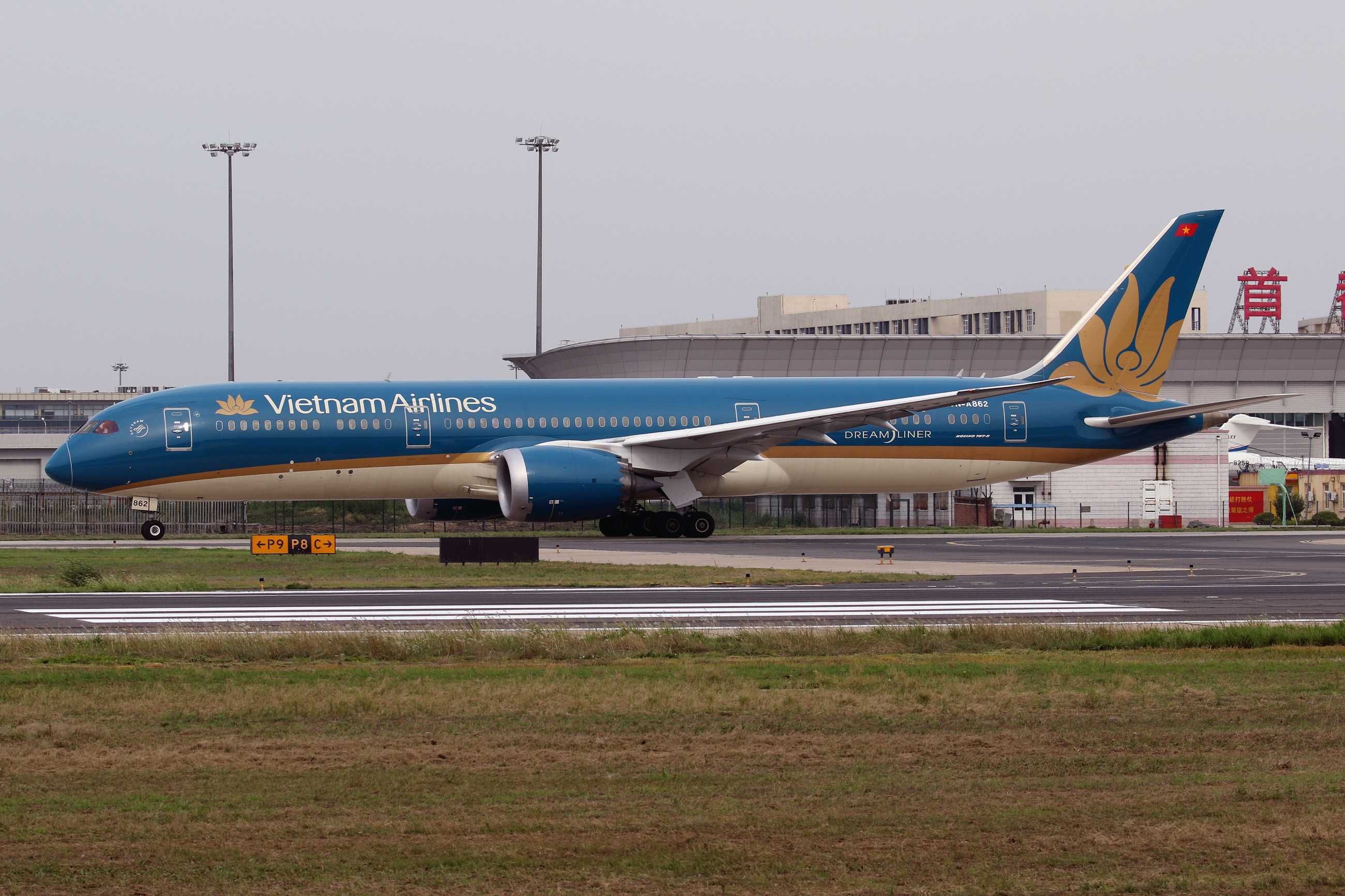 发一些十年前在首都机场拍的飞机-7824 