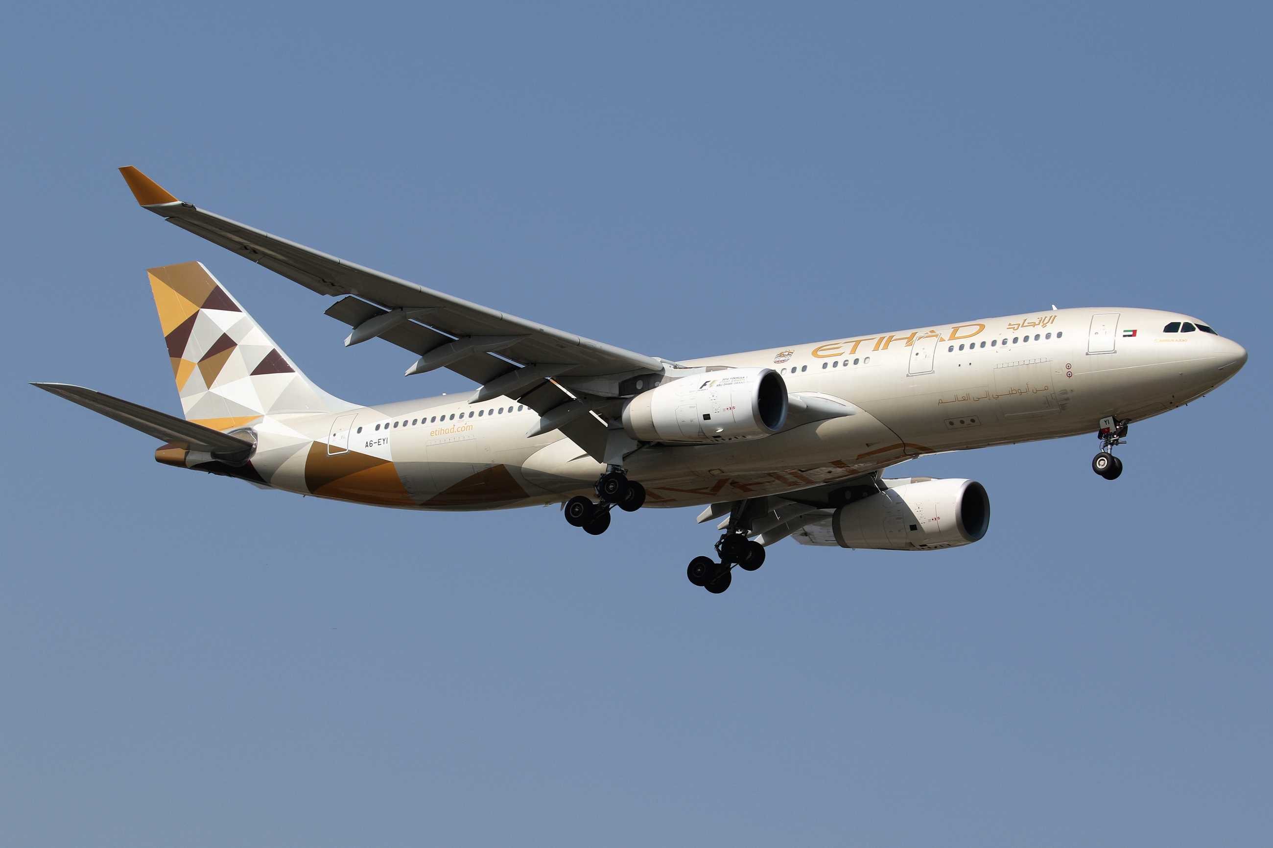 发一些十年前在首都机场拍的飞机-876 