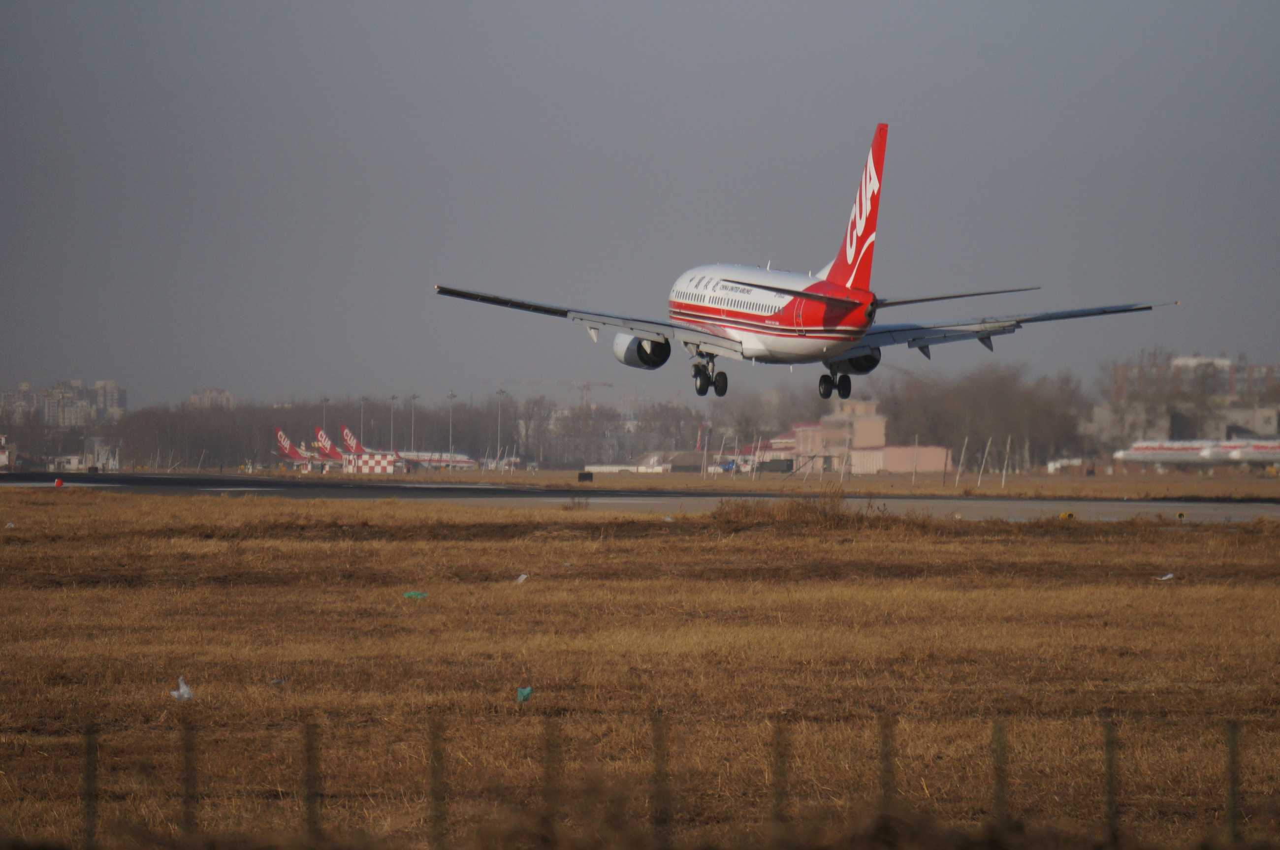 特早以前在南苑机场怕的飞机。现在这个机场没了-8318 