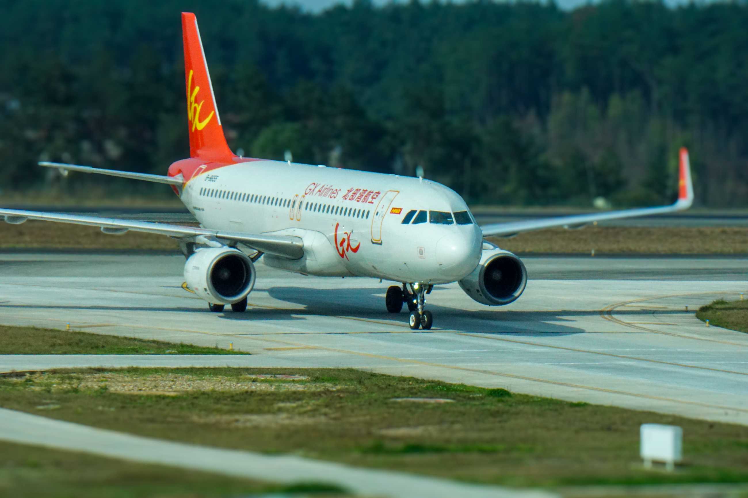 小机场也有拍飞机的快乐-3616 