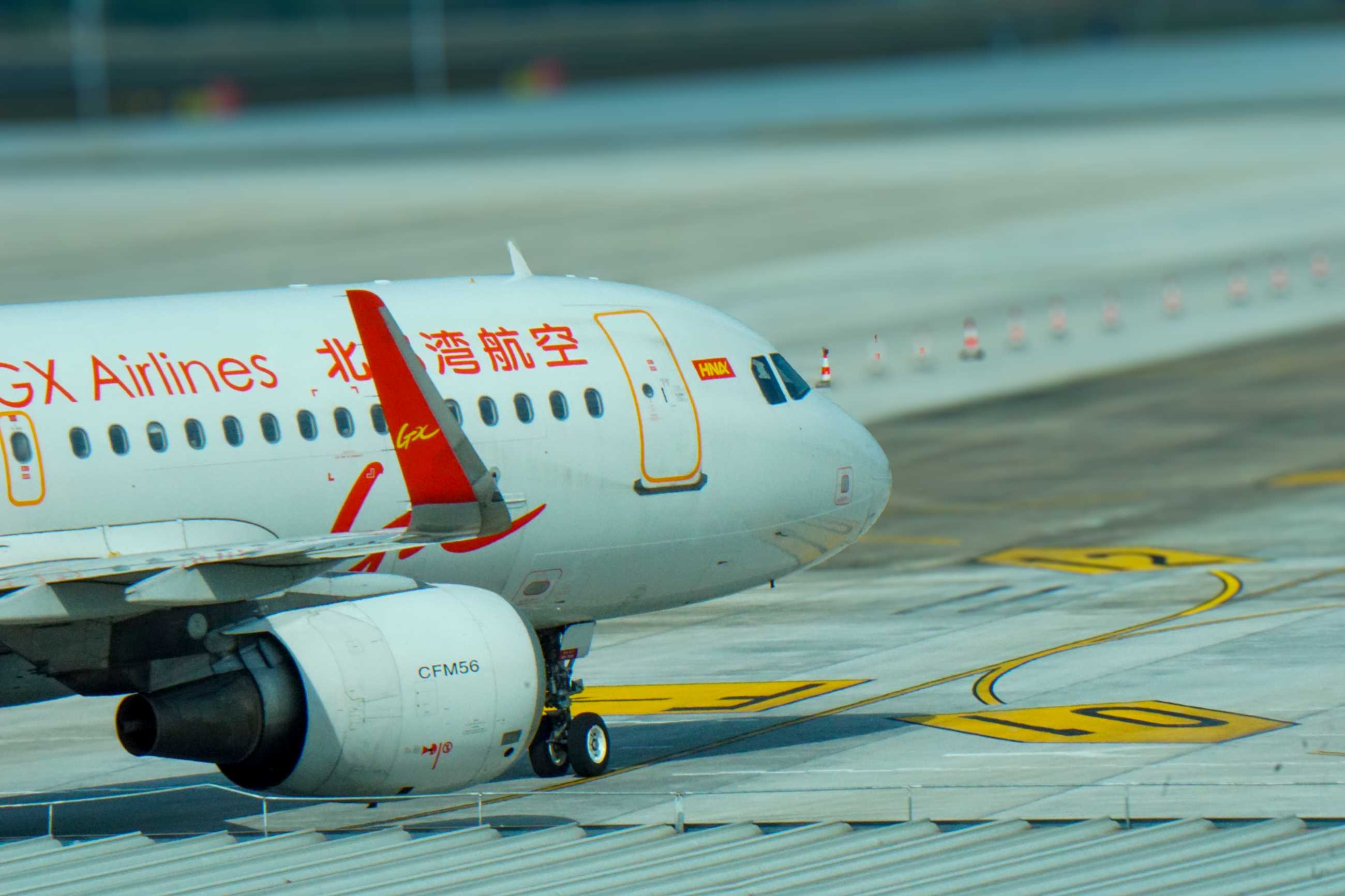 小机场也有拍飞机的快乐-4298 